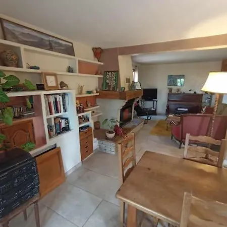 Maison Provencale Avec Jacuzzi Holiday home Pierrevert