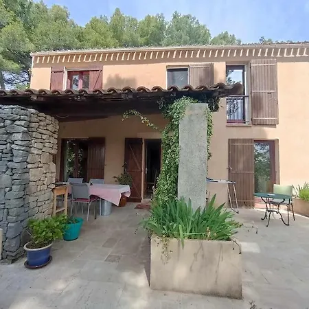Holiday home Maison Provencale Avec Jacuzzi Pierrevert