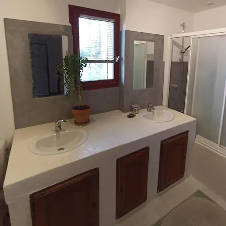 Holiday home Maison Provencale Avec Jacuzzi Pierrevert