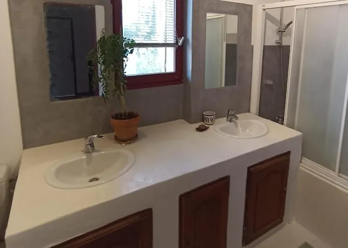 Ferienhaus Maison Provencale Avec Jacuzzi Pierrevert